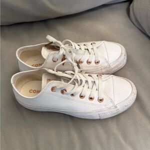 GUC Converse Low Top Leather Platform sneaker in white size 7W